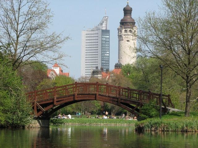 Top apartment in absolute prime location in the center of Leipzig: in 10 minutes walk through the Clara Park in the city center WE16, Leipzig Amsterdam Apartments for Rent