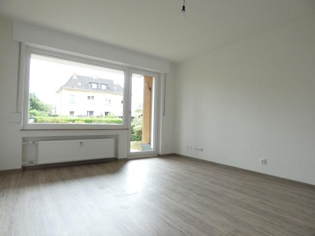 Top aufgeteilte 3 Raum Wohnung mit großer Terrasse Erstbezug nach Sanierung!