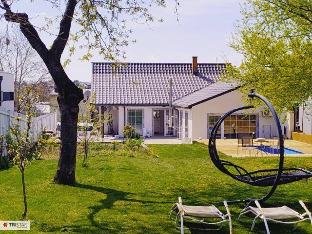 Top ausgestattetes Wohnhaus mit gepflegtem Garten