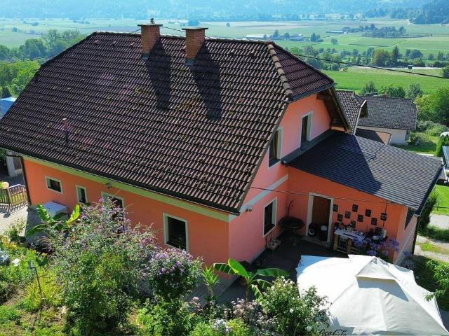 TOP Aussicht!* *Großzügiges Einfamilienhaus samt landwirtschaftlichen Nutzflächen