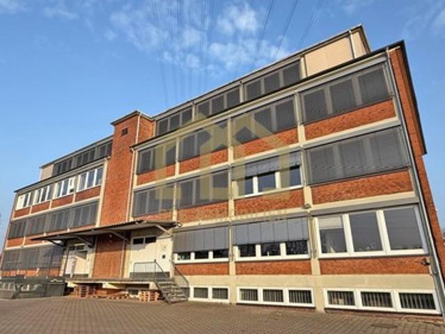 Top Bürofläche in Hamburg Jenfeld mit 400 m². Einzug sofort möglich. EUR 7,35 m². Fläche teilbar