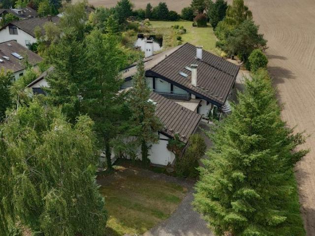 Top Gelegenheit, 2 Häuser auf außergewöhnlichem Grundstück
