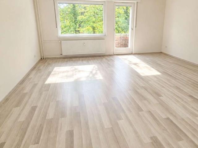 ! TOP Gelegenheit Bezugsfreie helle Wohnung mit Balkon ! 3.491€/m2 !