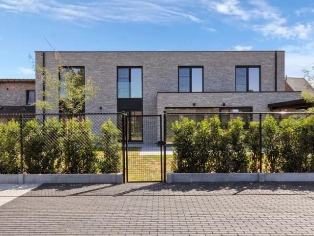 Top gelijkvloers appartement met tuin en terras te huur!
