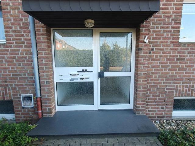 Top gepflegte 3 Zi. Wohnung Balkon & Tiefgarage in Kleinenbroich