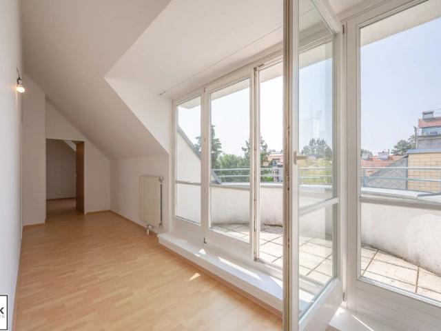 Top gepflegte 4 Zimmer Dachgeschoss Wohnung mit Alleinutzung 3er hofseitigen Terrassen Maisonette Wohnung Nähe Bahnhof Gersthof * ab sofort