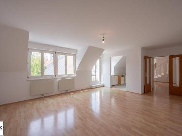 Top gepflegte 4 Zimmer Dachgeschoss Wohnung mit Alleinutzung 3er hofseitigen Terrassen Maisonette Wohnung Nähe Bahnhof Gersthof * ab sofort