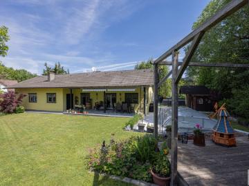 Einziehen und Wohlfühlen Top gepflegtes EFH mit Swimmingpool und viel Komfort