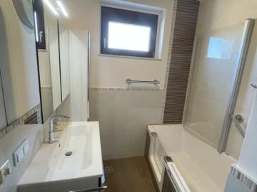 Top gepflegtes einfamilien haus mit bezauberndem ziergarten garage/werkstatt rohdachboden sauna!