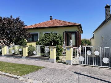 TOP GEPFLEGTES EINFAMILIEN HAUS MIT BEZAUBERNDEM ZIERGARTEN GARAGE/WERKSTATT ROHDACHBODEN SAUNA!