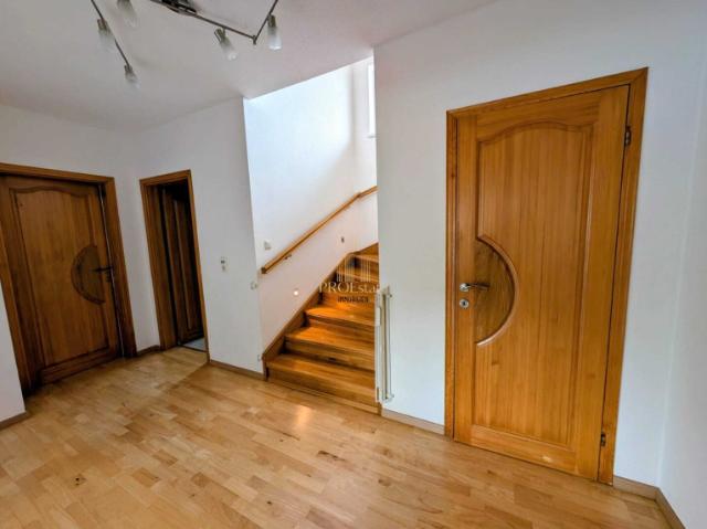 Top gepflegtes Einfamilienhaus in Weißkirchen mit Erdwärme, Fußbodenheizung, neue Einbauküche & Pool! Absolute Ruhelage!
