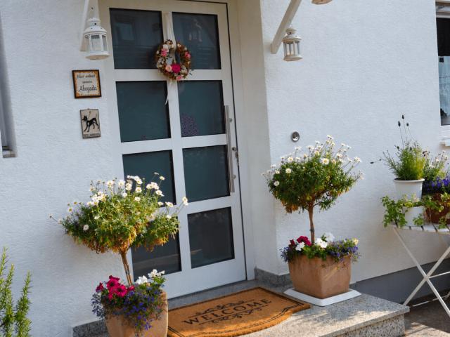 Top gepflegtes Reihenendhaus in Ottobrunn – hochwertig modernisiert, mit Garten & Balkon