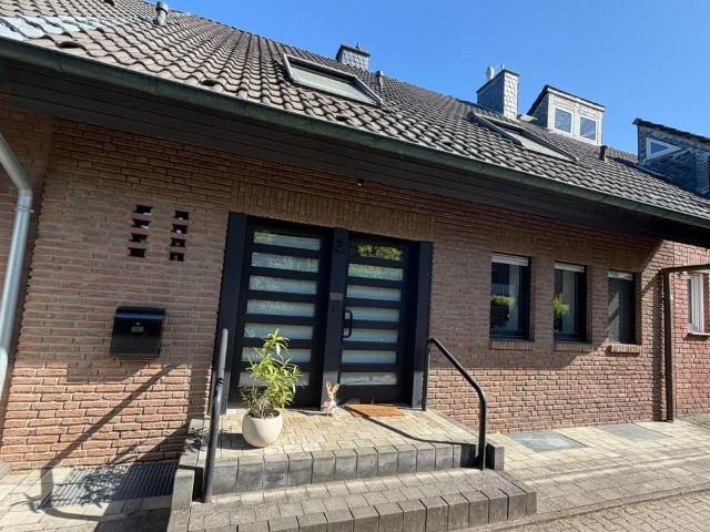 Top gepflegtes Reihenmittelhaus in ruhiger Lage von Grevenbroich