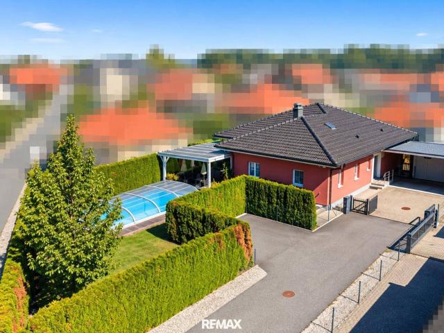Top gepflegter Bungalow mit Pool, großer Terrasse und Doppelcarport