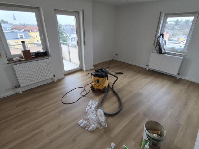 + + Top geschnittene 2 Zimmer Wohung mit Balkon, Dusche und Wanne + +