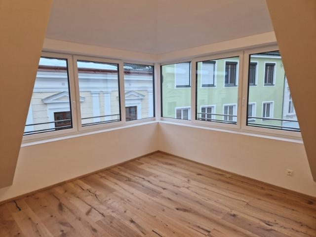 TOP DACHGESCHOSSWOHNUNG MIT TERRASSE