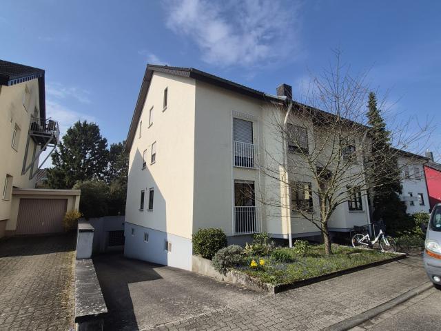 Top DG Whg mit Terrasse und EBK zzgl. TG Stellplatz