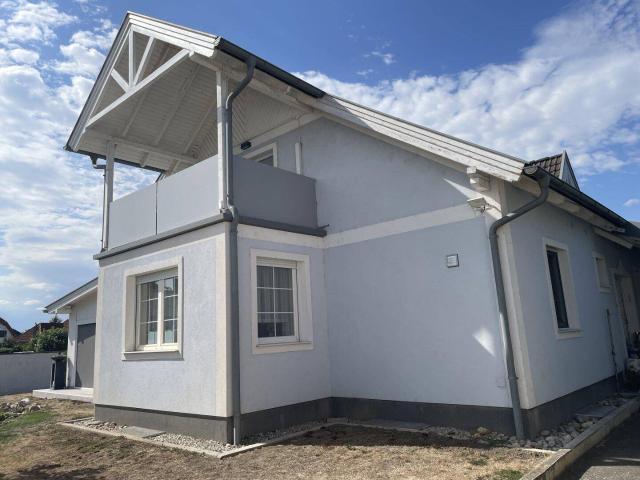TOP EINFAMILIENHAUS MIT 933 m² GRUND KLIMA/POOL/GARAGE!