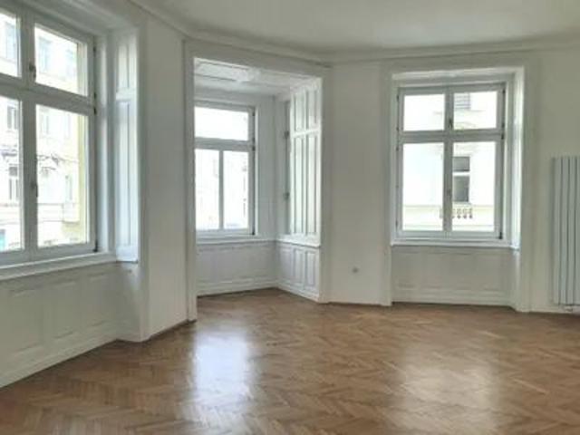 TOP ERSTBEZUG Klimatisiert Wiener Altbau Charme in 1150 Wien, ganz nahe U4
