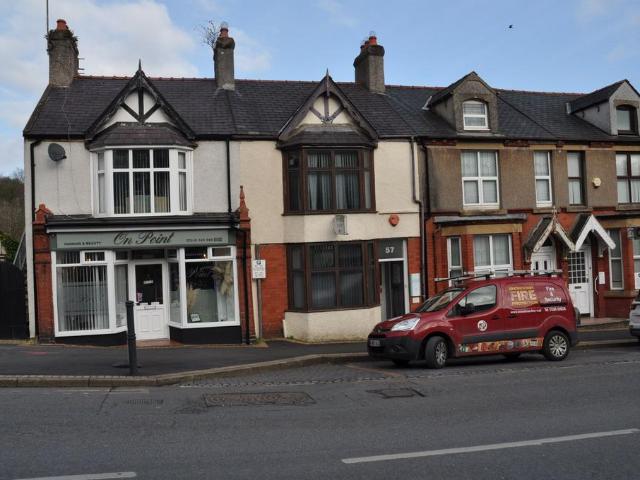 Top Flat, 59, Llangefni, LL77 2 bed apartment to rent £750 pcm £173 pw