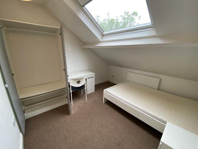 Top Flat, 5 Hyde Park Terrace LS6, 5 bed flat to rent, £2,151 pcm | PrimeLocation