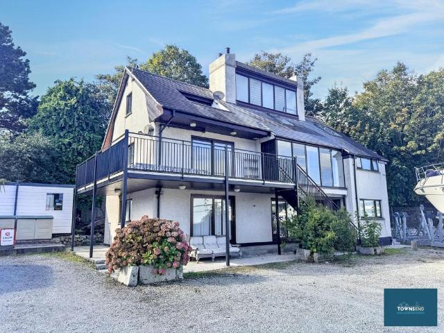 Top Flat, Falmouth Marina, North. 1 bed flat to rent £950 pcm £219 pw