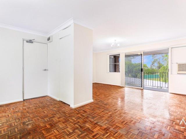 Spacious Top Floor Three Bedroom Apartment