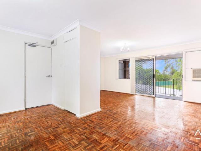 Spacious Top Floor Three Bedroom Apartment