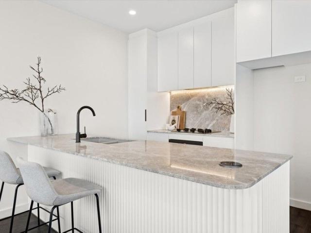 Top Floor, 3 Bedroom Apartment plus Study with Large Terrace!