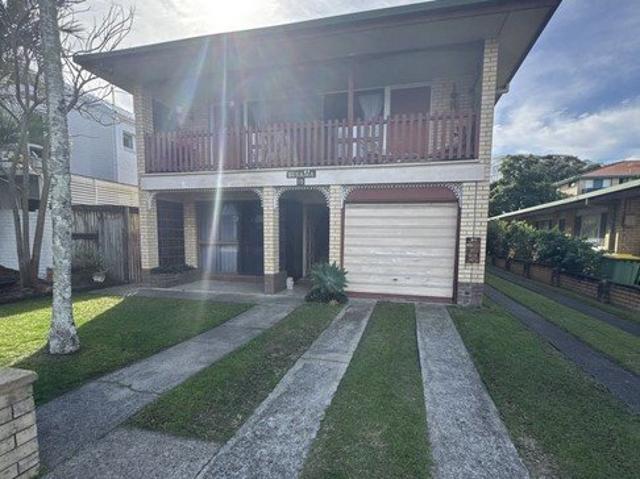 Top Floor 3 Bedroom Unit in Palm Beach 5 Month Lease