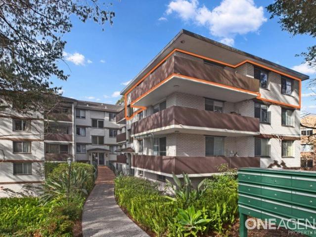 Top Floor 3 Bedroom unit with Private Outlook