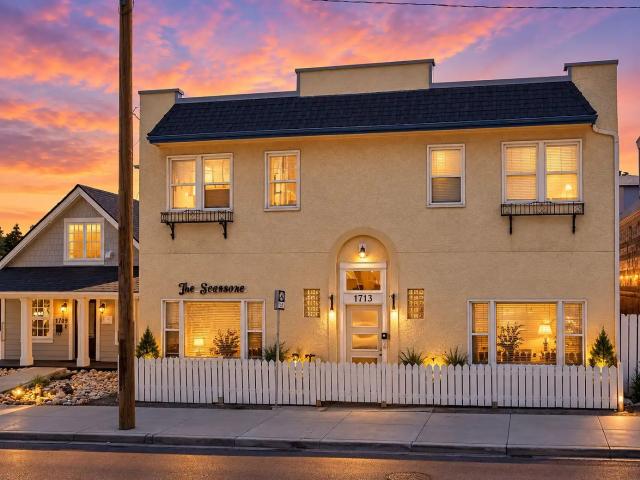 TOP FLOOR 1 BEDROOM ON TRENDY 17TH AVE SW | INNER CITY LIVING AT ITS BEST