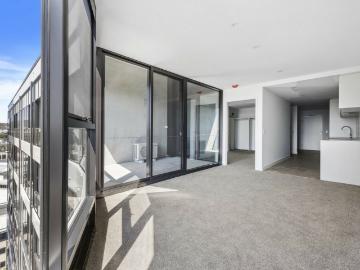 Top Floor 1 Bedroom Apartment In WOVA