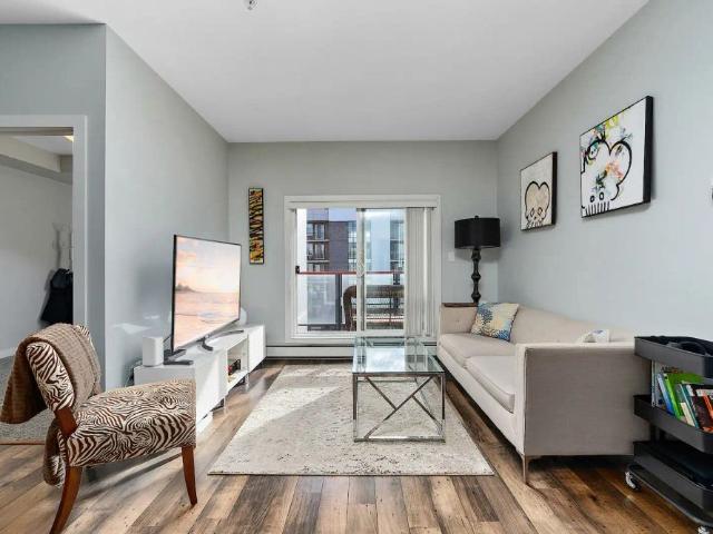 Top Floor! 2 BD, 2 BTH CENTRAL LOCATION walk to the Brewery District! — 2 Bedrooms Condo Unit