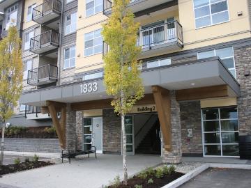 Top Floor 2 Bed, 1 Bath Available July1st—Midtown Club Suites