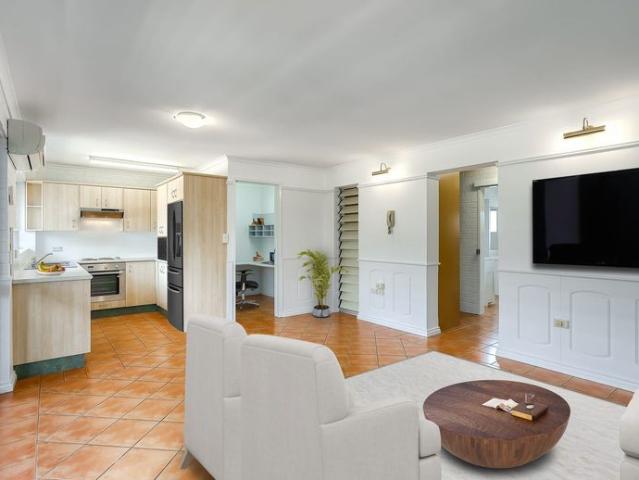Top Floor 2 Bed, 2 Bath + Study Apartment