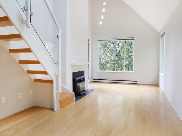Top Floor! 2 bed + Loft | 2 bath | with beautiful vaulted ceilings | November 1, 2026