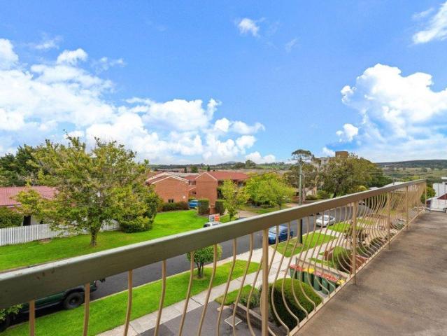 Top Floor 2 bedroom apartment