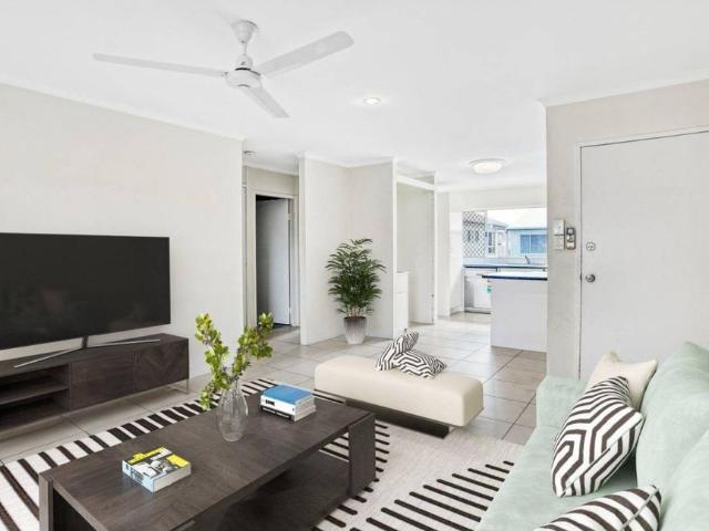 Top Floor 2 bedroom City Fringe Apartment AVAILABLE 26th OF SEPTEMBER 2024