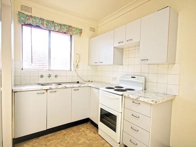 Top Floor 2 Bedroom Unit