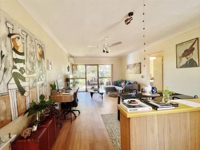 Top Floor 2 Bedroom Unit