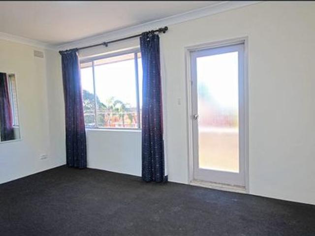 Top Floor 2 Bedroom Unit