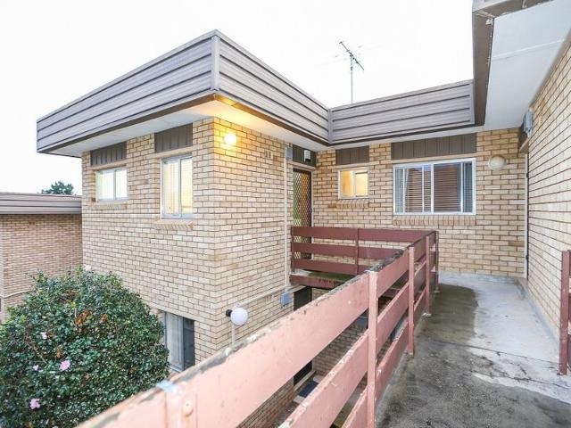 Top Floor 2 Bedroom Unit