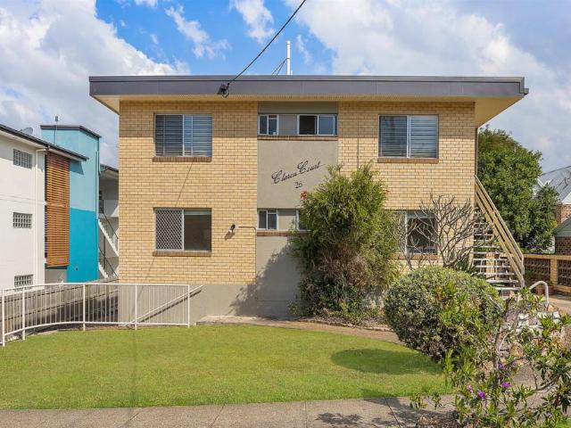 Top floor 2 bedroom unit with 2 parking spaces