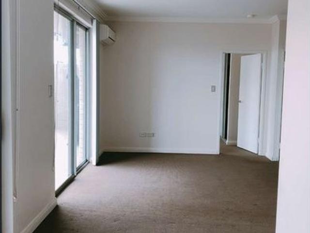 Top Floor 2 Bedroom 2 Bathroom, huge balcony apartment only $740 PW