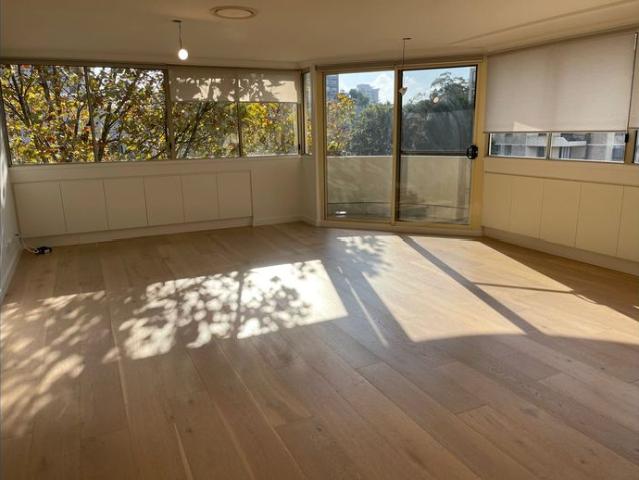 Top Floor 2 bedroom+Study with 2 Parking Apartment in Central of Neutral Bay
