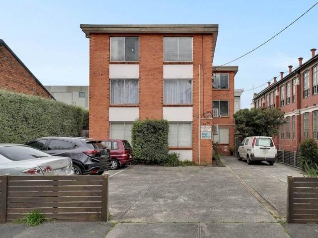 Top Floor, 6 in the Block, North Facing!