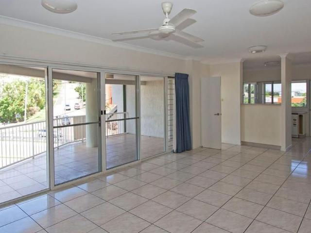 Top Floor Coastal apartment with Ocean Views & Huge Storage!
