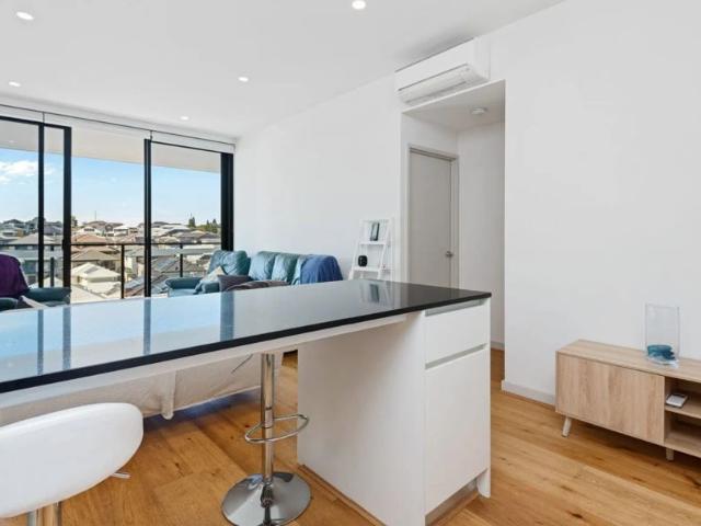 Top Floor Coastal Living in Port Coogee