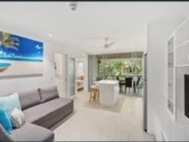 Top‑Floor Coastal Living in the Heart of Palm Cove with Flexible up to 6‑Month Lease Options